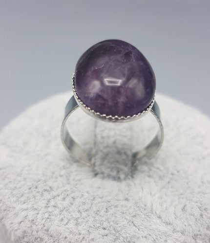 18x13 oval amethyst ring in sterling silver.