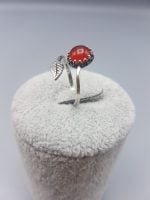 A Red Carnelian Ring with Leaf with red stone and leaves.