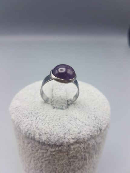 Round purple amethyst ring in sterling silver.