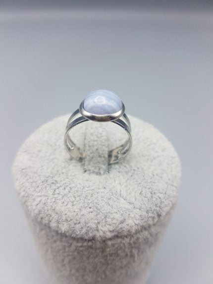 ANELLO DI CALCEDONIO AZZURRO in argento con pietra di agata blu.