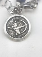 MEN'S BRACELET WITH LAPIS LAZULI AND SAGITTARIUS PENDANT in silver with the image of an archer on it.