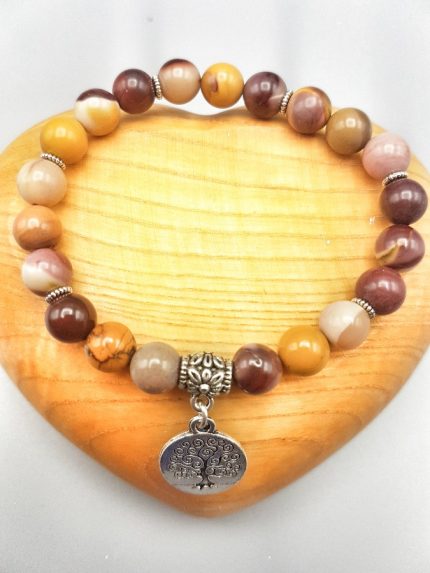 Un braccialetto con un ciondolo Albero della Vita di Bracciale di Mookaite.