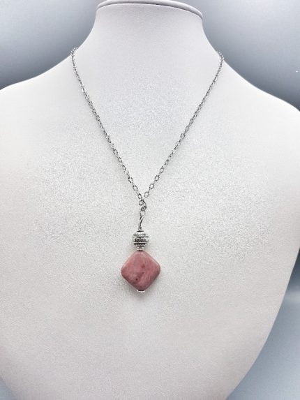 A RHODONITE PENDANT necklace.