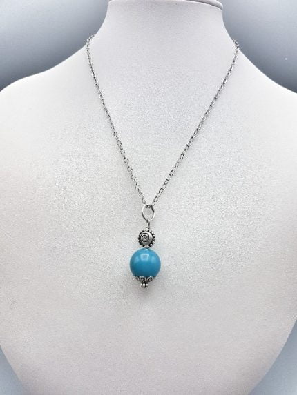 A pendant with a bead of blue agate sphere.