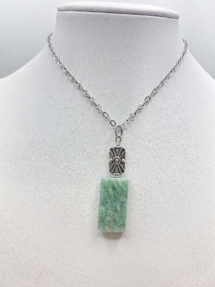 Collana con pietra CIONDOLO DI AMAZZONITE BARILOTTO 2 verde e catena in argento.