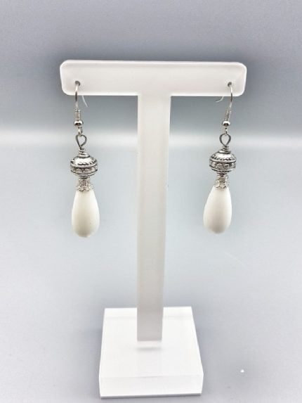 A stand exhibiting DROP WHITE AGATE EARRINGS.
