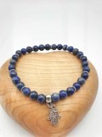 BRACCIALE DI LAPISLAZZULI con incantevole ciondolo Hamsa in argento.

Nome Prodotto: Braccialetto "Blue Breath" di Lapislazzuli