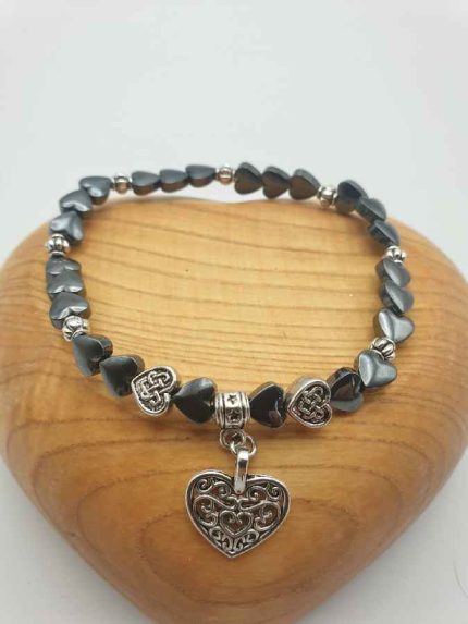 A BRACCIALE EMATITE FORMA DI CUORE CHE DONA FORZA E VITALITA' PER AUMENTARE LA VOGLIA DI VIVERE che fornisce forza e vitalità per aumentare la voglia di vivere.