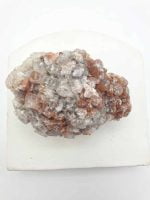 Una piccola ROSETTA DI ARAGONITE su fondo bianco.