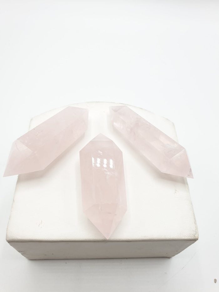 Two-ended rose quartz tips in white box.