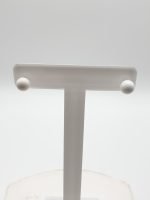 Riser EARRINGS WITH WHITE AGATE 6 MM IN SILVER in white plastic on a white background.