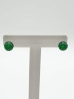 A pair of Green Agate earrings diameter 6 mm in silver on a white support.