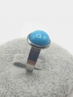 Un ANELLO CON TURCHESE argento.