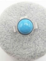 Un anello con turchese d'argento.