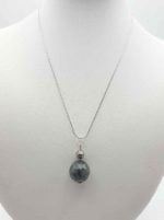 A labradorite pendant pendant.