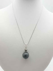A labradorite pendant pendant.