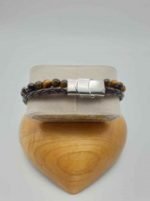 A BRACCIALE DA UOMO CON OCCHIO DI TIGRE, CORDINO CUOIO MARRONE E CHUSURA IN ACCIAIO con perline occhio di tigre e fermaglio in argento.