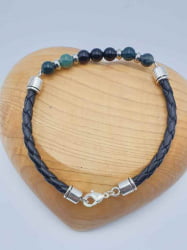 Bracciale in pelle nera con perline verdi e BRACCIALE UOMO CON ONICE NERO, AGATA MUSCHIATA E CORDINO CUOIO NERO INTRECCIATO.