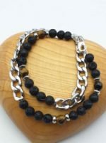 A BRACCIALE UOMO CON PIETRA LAVICA, OCCHIO DI TIGRE E CATENA IN ACCIAIO con perline nere e argento su cuore di legno per uomo.