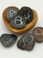 Black agate heart-shaped coasters made with SLICED SEPTARIA, a type of slices.