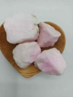 Marshmallow ARAGONITE ROSA GREZZA in una ciotola di legno.