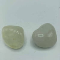 Due pezzi di giada bianca su fondo bianco, Quarzo Sulfureo Burattato.