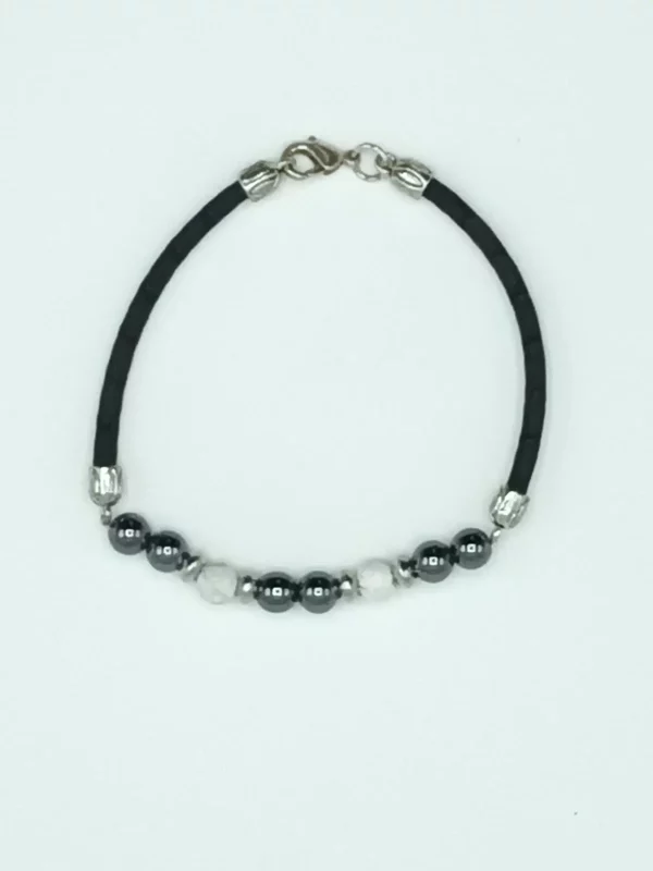 Men's bracelet with hematite and howlite
