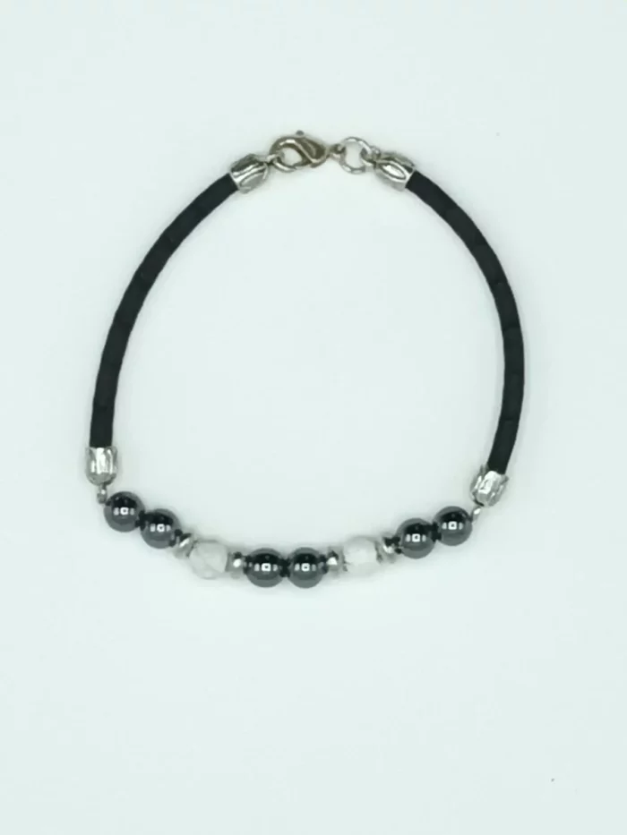 Men's bracelet with hematite and howlite