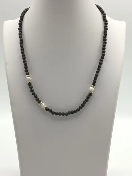 collana uomo con pietra lavica e howlite