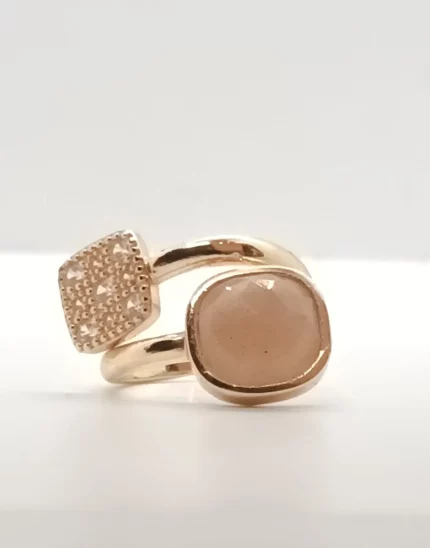 anello con pietra di luna rosa